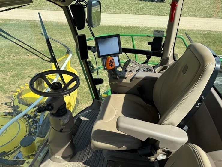 2019-john-deere-9700i-image-34