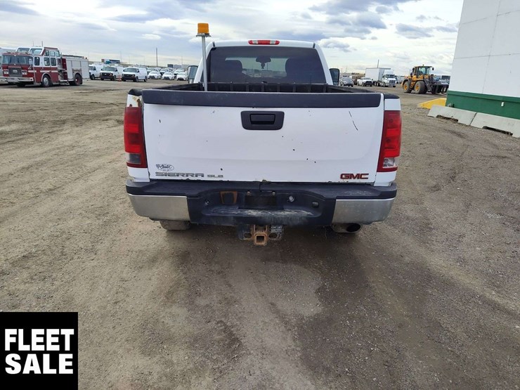 2013-gmc-sierra-2500hd-image-4