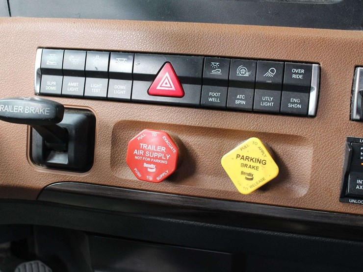 2019-freightliner-cascadia-pt126sl-3akjhhdr0kskl2228-mileage:-688348-image-42