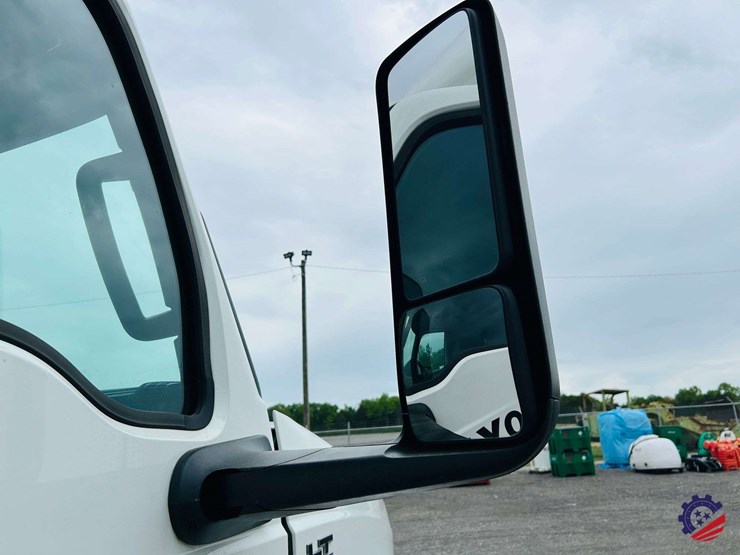 2024-international-lt62f-t/a-truck-tractor-image-34