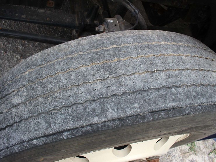 2018-freightliner-cascadia-126-image-38