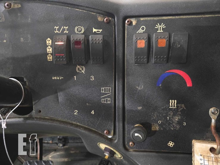 2014-caterpillar-tl1055c-image-16