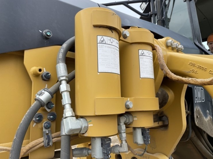 2018-caterpillar-12m3-awd-image-60