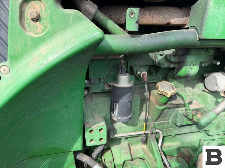 2011-john-deere-8310r-image-46