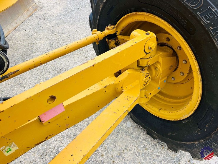 2010-caterpillar-120m-image-29