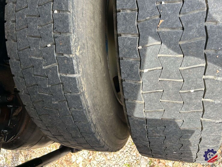 2005-kenworth-t300-image-19