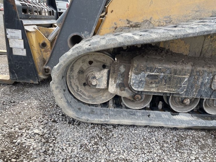 2013-deere-333e-image-10