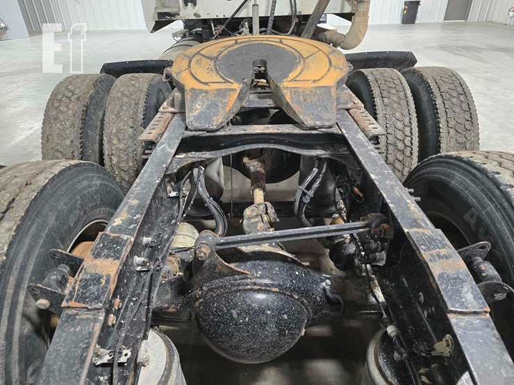 2010-mack-pinnacle-cxu613-image-17