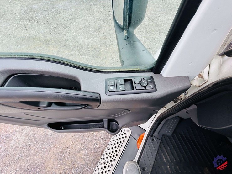 2024-international-lt62f-t/a-truck-tractor-image-108