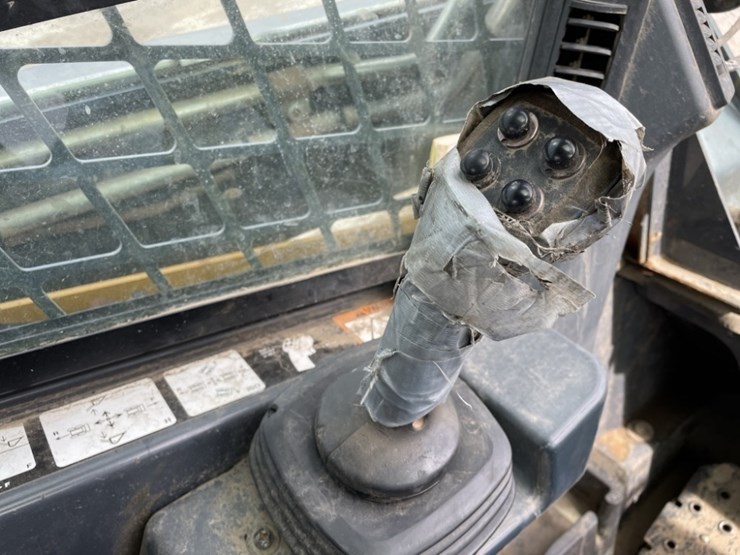 2013-deere-333e-image-24