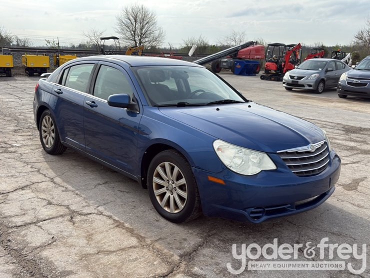 2010-chrysler-sebring-image-2