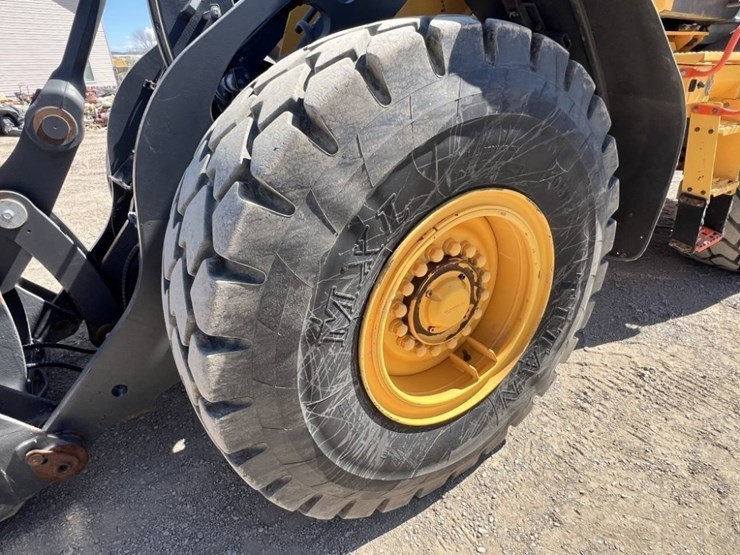 2023-volvo-l70h-wheel-loader-image-14