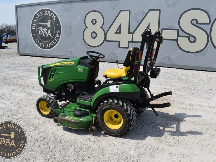 2017-john-deere-1025r-image-3