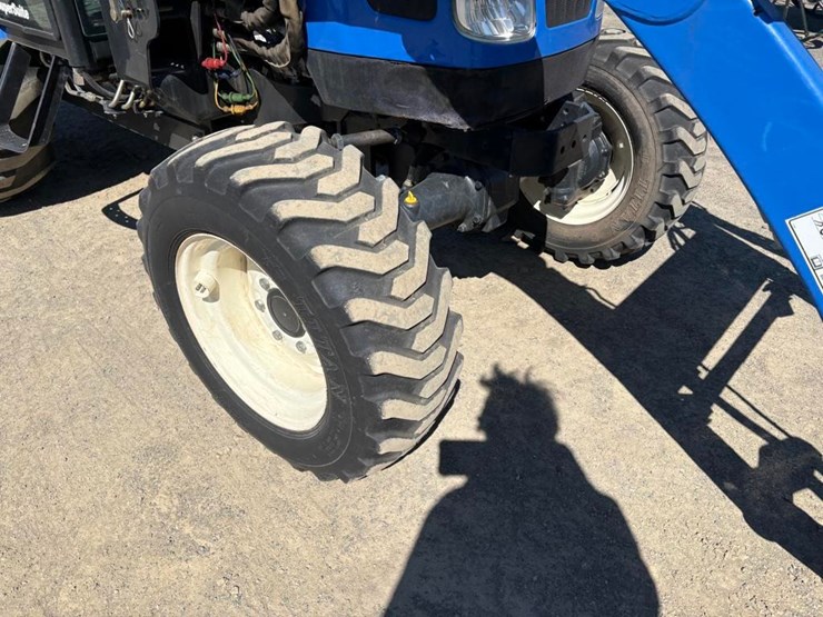 new-holland-t2320-image-6