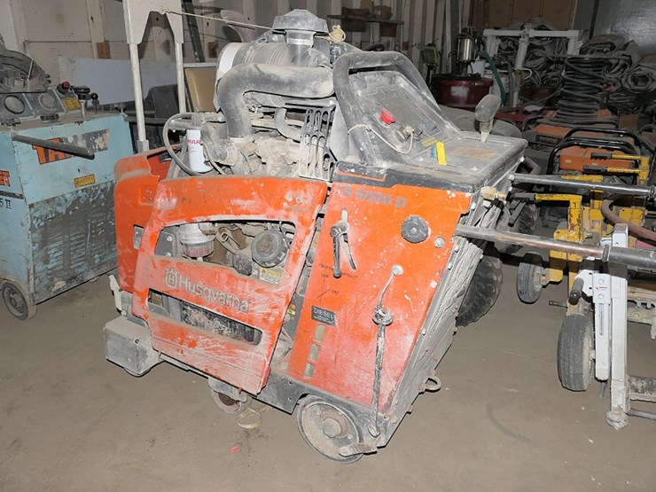 husqvarna-fs5500d-wb-concrete-saw-image-1