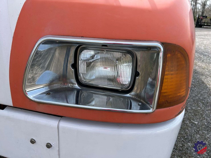 2005-kenworth-t300-image-17