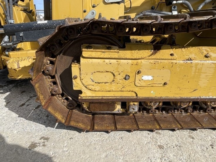 2021-caterpillar-d2-image-12
