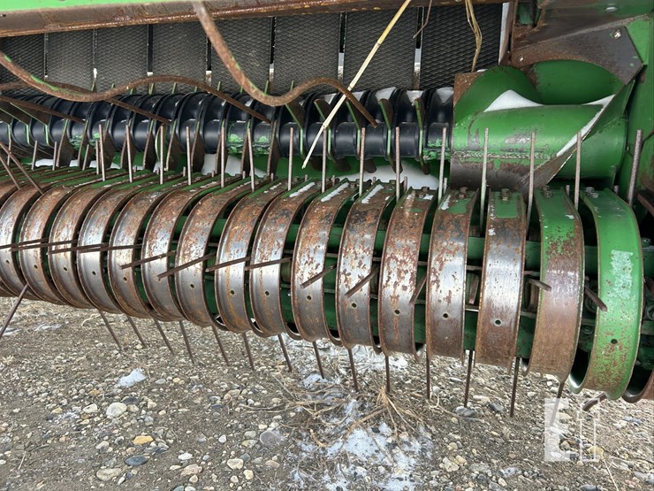 2001-john-deere-567-image-13