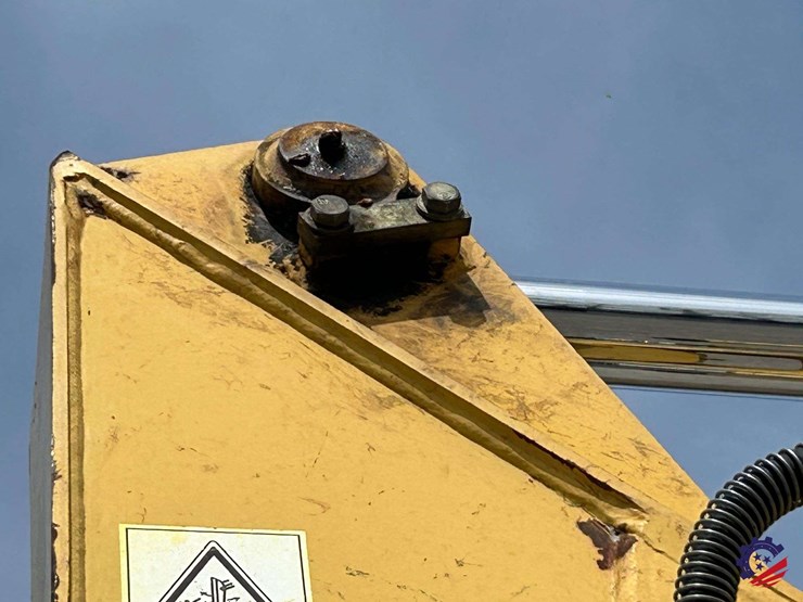 2009-komatsu-pc88mr-8-image-45