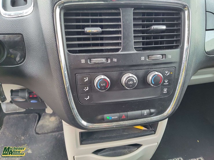 2012-dodge-grand-caravan-se-image-23