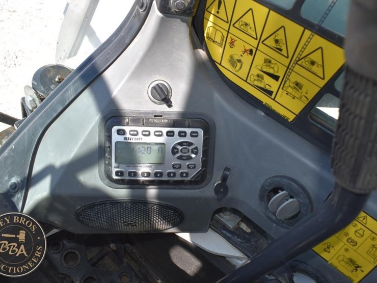 2023-bobcat-t770-image-36