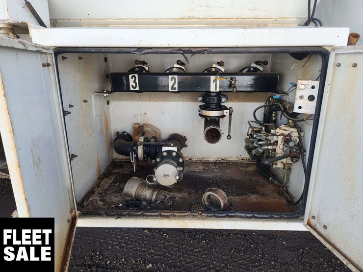 2004-peterbilt-330-image-22