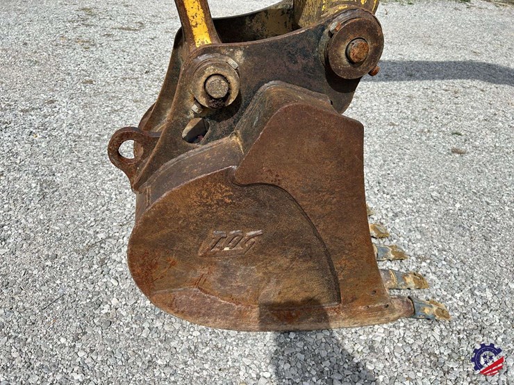 2009-komatsu-pc88mr-8-image-36