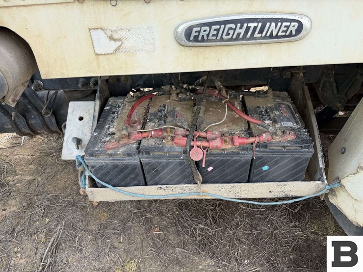 freightliner-tank-truck---non-running-truck-image-13