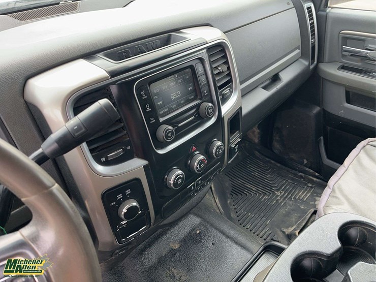 2015-dodge-3500-image-17