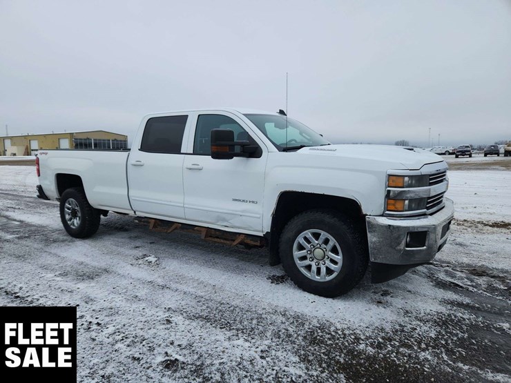 2018-chevrolet-silverado-3500hd-image-2
