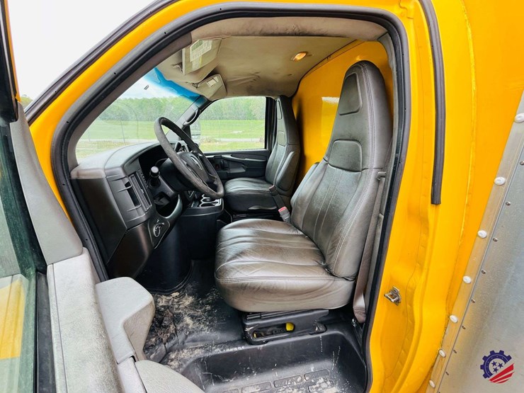 2009-gmc-savana-s/a-enclosed-roadside-service-truck-image-71