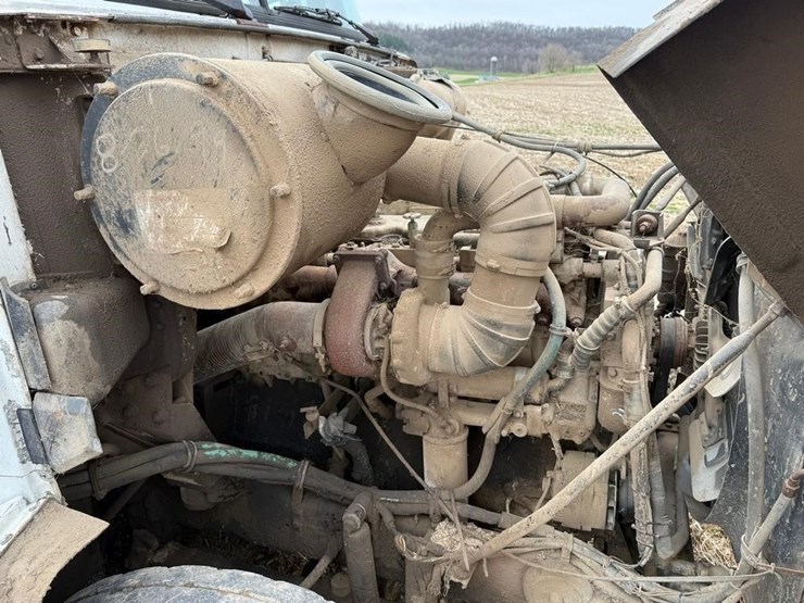 1988-white-gmc-volvo-manure-truck-image-18