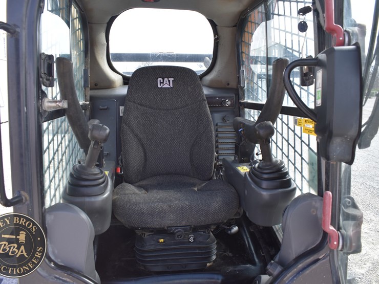 2017-caterpillar-259d-image-40