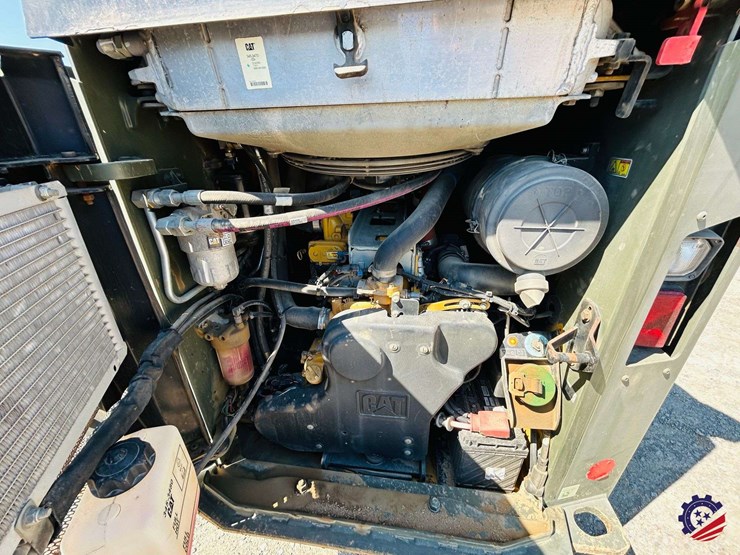 2018-caterpillar-299d2-image-11