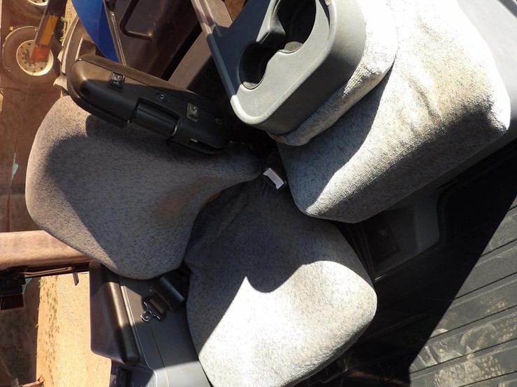 new-holland-t9040-image-17