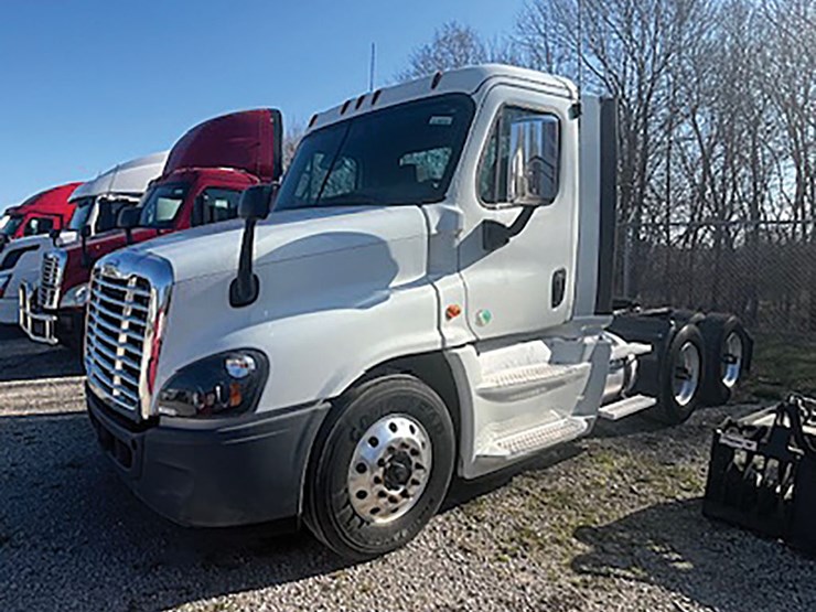 2018-freightliner-cascadia-125-image-1