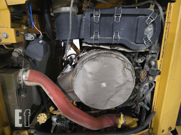 2011-caterpillar-d6t-xw-image-22