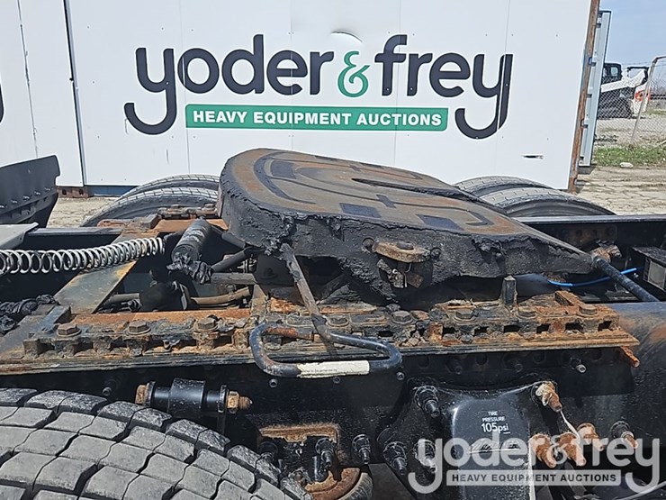 2019-freightliner-cascadia-125-image-13