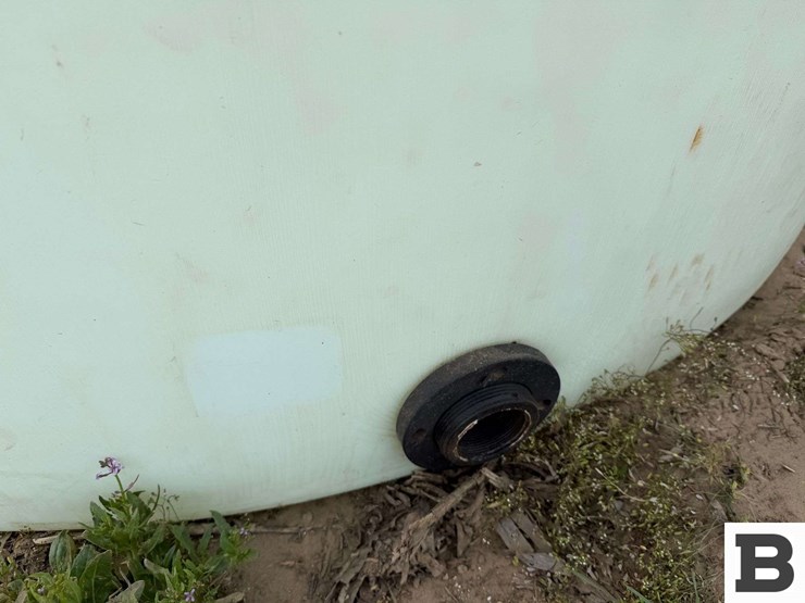 1550-gallon-round-poly-fertilizer-tank-image-4