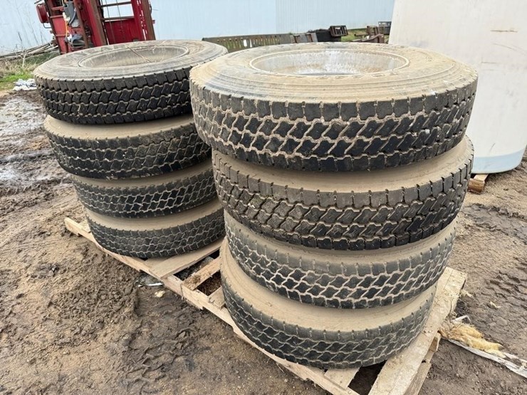 (8)-aluminum-10-bolt-11r22.5-semi-tires/rims-image-4