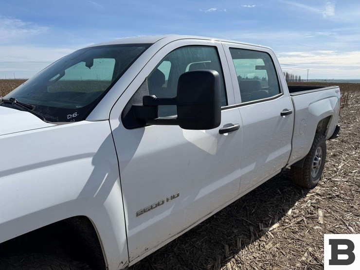 2017-chevrolet-silverado-2500-image-10