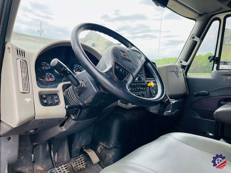 2015-international-durastar-4300-image-90