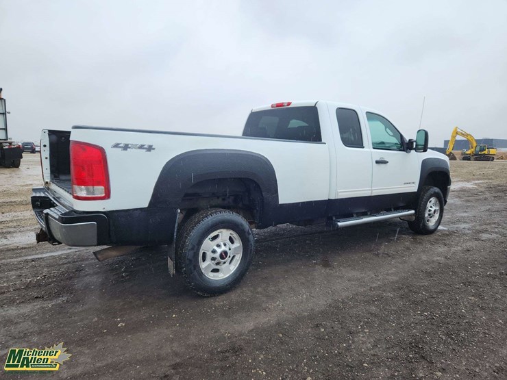 2011-gmc-sierra-2500hd-image-4