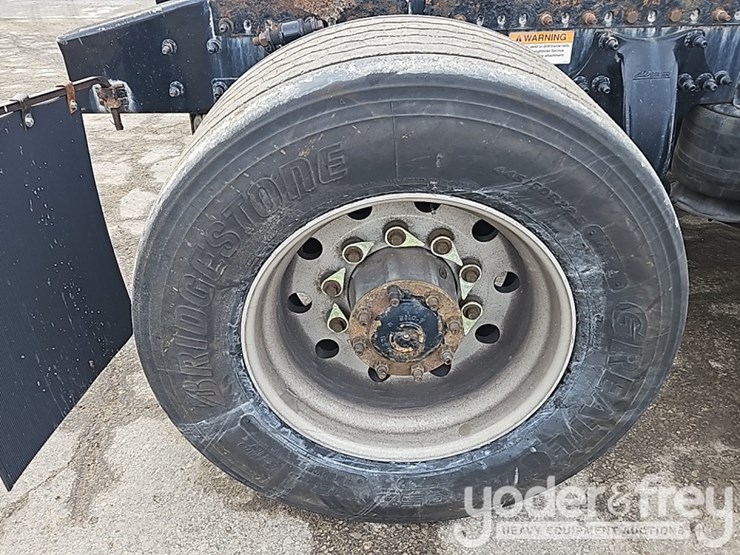 2016-freightliner-cascadia-113-image-23