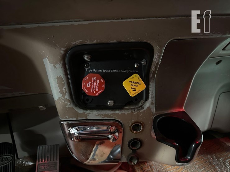 2008-peterbilt-386-image-22