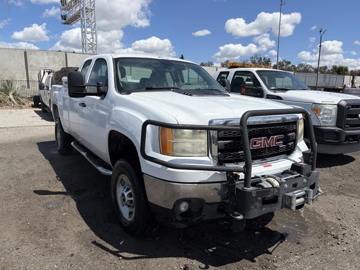 2012-gmc-sierra-2500-image-2