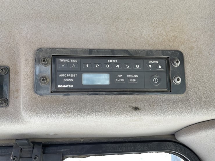 2013-komatsu-d65ex-17-image-38