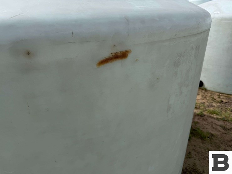 1550-gallon-round-poly-fertilizer-tank-image-5