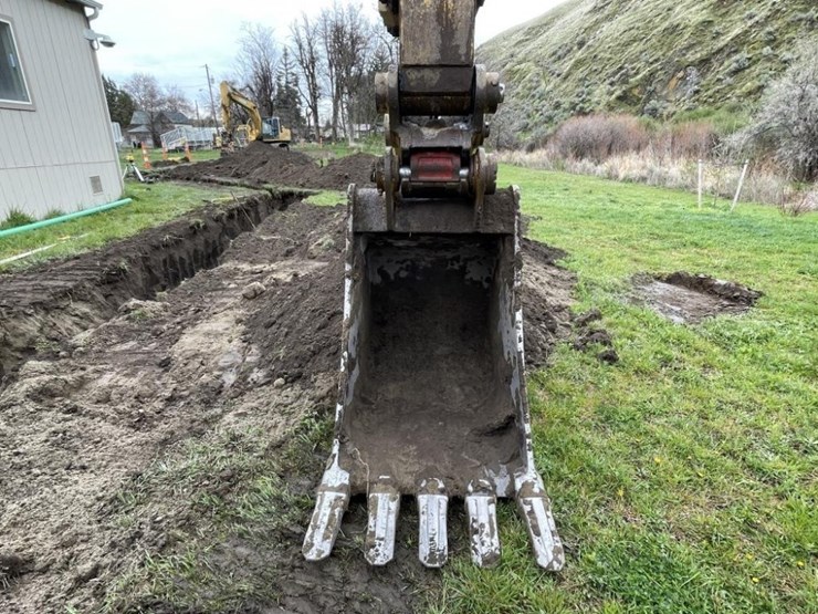 2013-caterpillar-320e-image-10