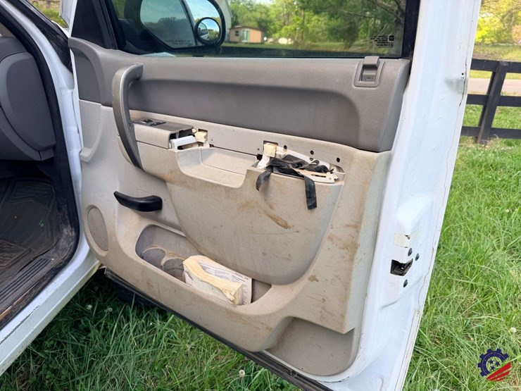 2012-chevrolet-silverado-2500hd-image-49